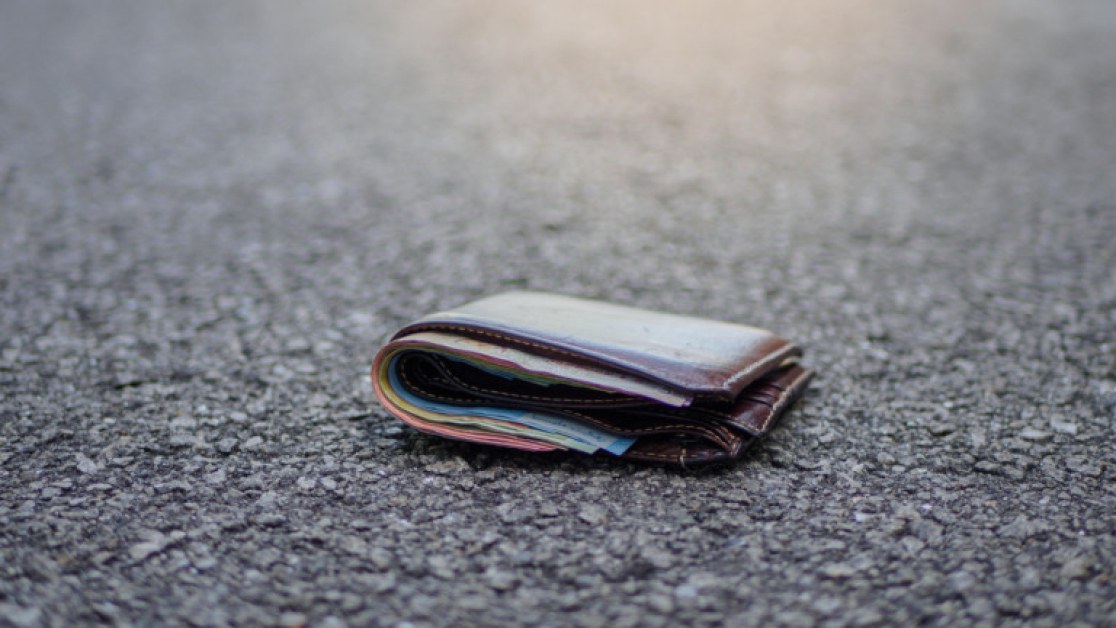 Мъж намери портфейл с голяма сума пари, предаде го в полицията