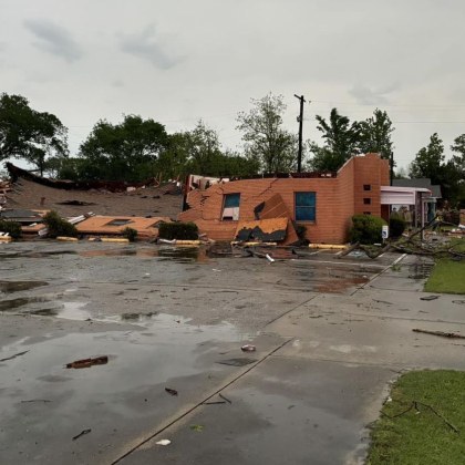 Торнадо разруши голям магазин в района на Хюстън Тексас Стихията