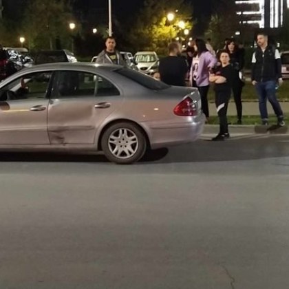 Моторист се заби в кола на булевард в Пловдив