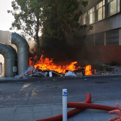 Пожар е избухнал до входа на УМБАЛ Свети Георги За