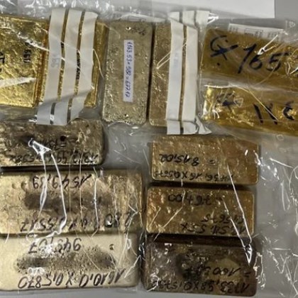 Хванаха българи с 18 кг златни кюлчета на магистрала в