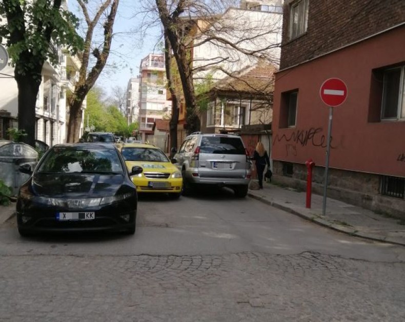 Водач, спрял в нарушение в Пловдив: Никой не е умрял СНИМКИ
