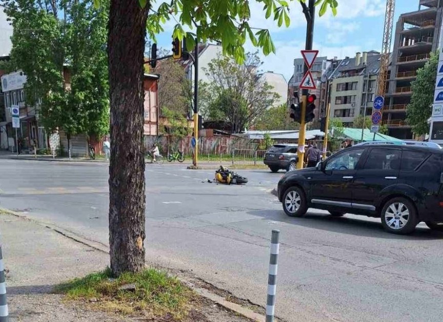Катастрофа с моторист в София СНИМКА