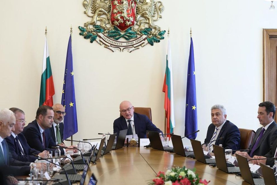 Министър-председателят Димитър Главчев получава своевременна и актуална информация от министъра