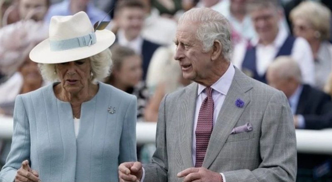 75-годишният крал Чарлз III от Великобритания беше забелязан със съпругата