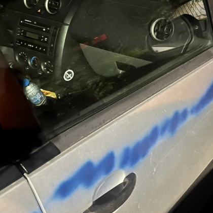 Надраскаха със спрей лек автомобил в София СНИМКИ