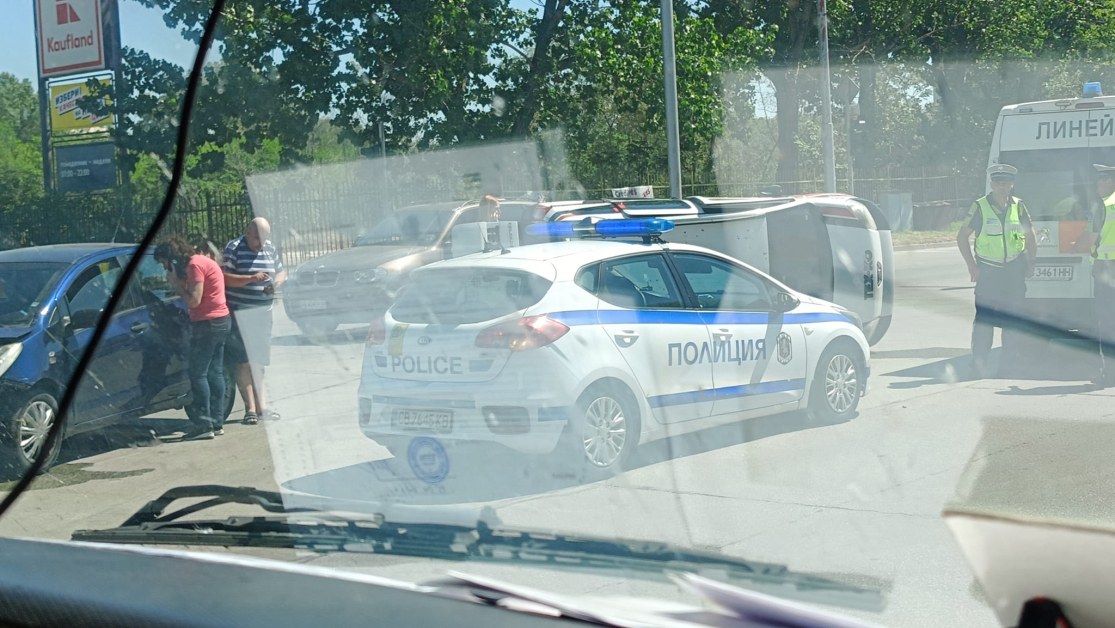 Катастрофа е станала по-рано днес в Пловдив. Два автомобил са