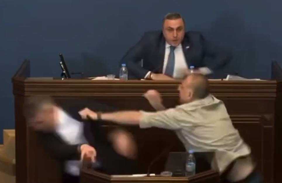 Масов бой в грузинския парламент ВИДЕО