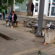 На автогарата в Карлово: Хора чакат автобуси сред боклуци СНИМКИ