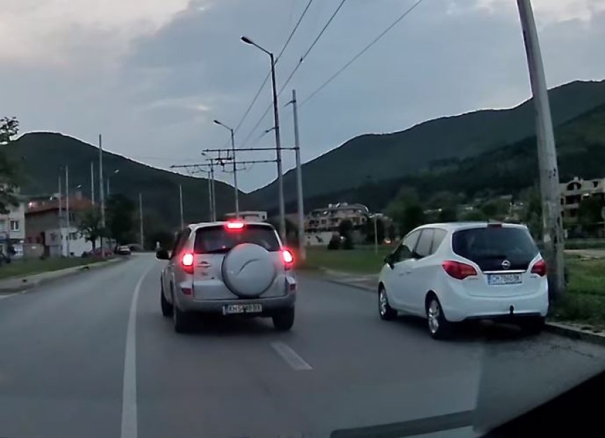 Шофьор създаде ситуация на пътя в Сливен. Водач на джип