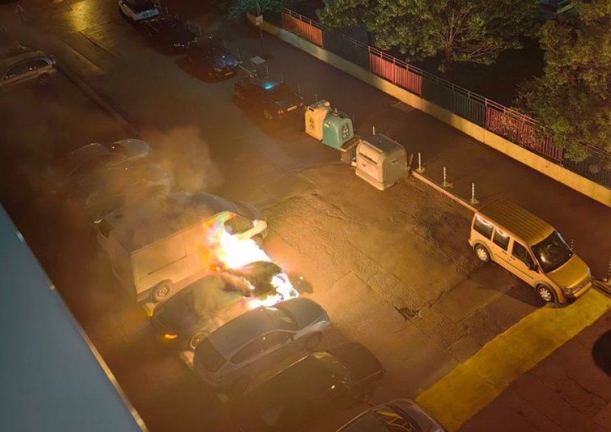 Скъп Мерцедес е изгорялата в София кола. Кой я запали?
