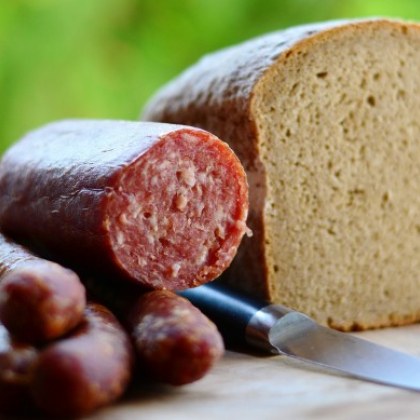Българите ядат по малко хляб и кисело мляко но повече месо