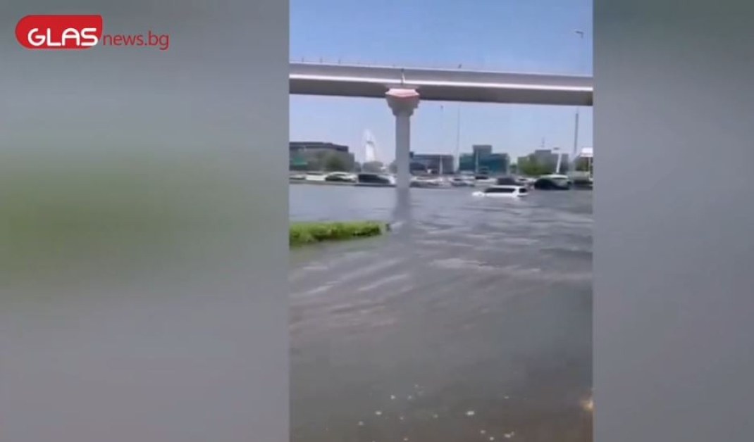 ВИДЕО показва обстановката в наводнения Дубай