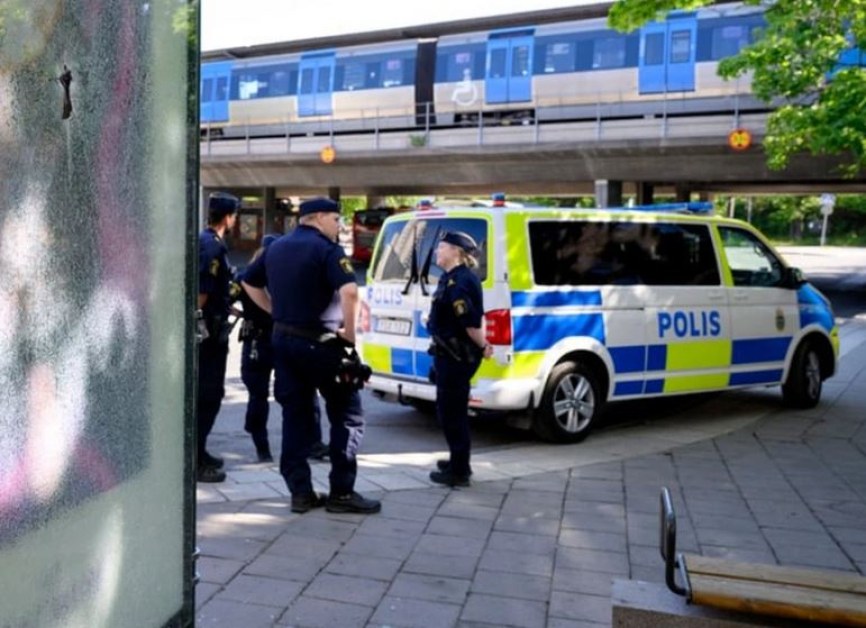 Мъж наръга с остър предмет три възрастни жени в шведския