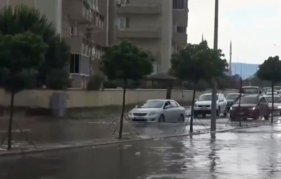 Порои предизвикаха наводнения в Турция