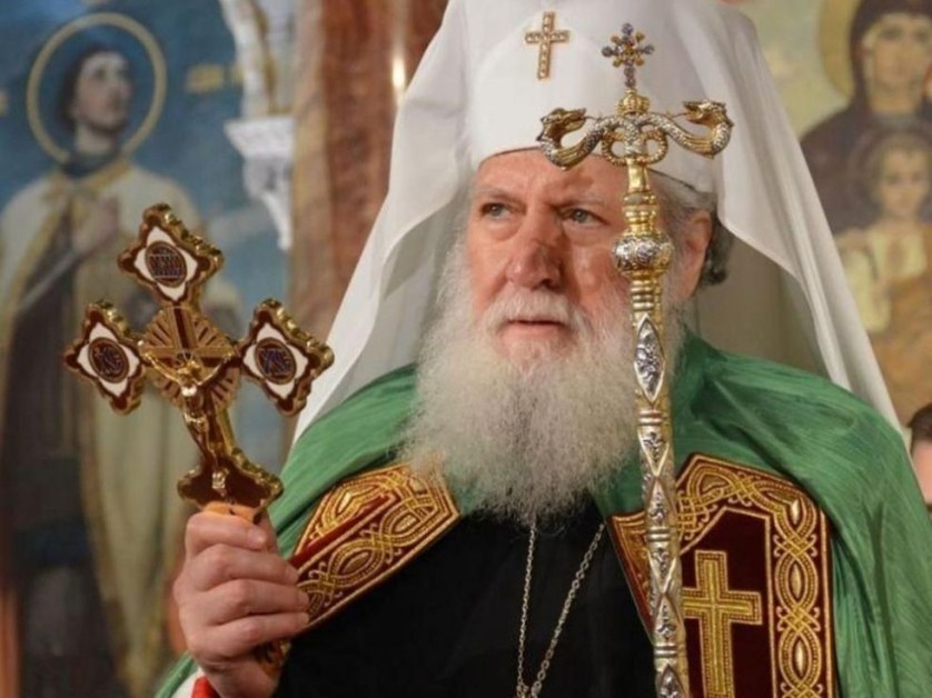 40 дни от смъртта на патриарх Неофит