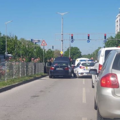 Пловдивски полицаи зарадваха местните с жест на пътя Кола загаснала