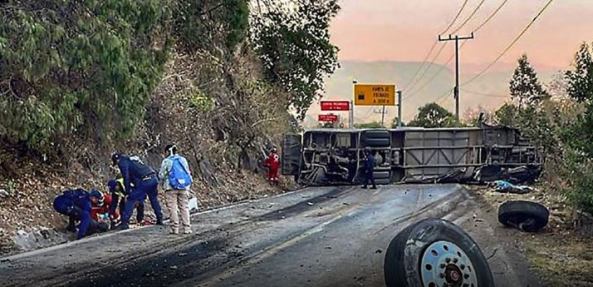 Катастрофа с автобус в Мексико, 14 души загинаха