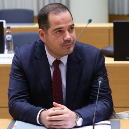 Служебният министър на вътрешните работи Калин Стоянов увеличи със своя