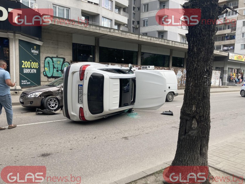 Мелето с обърната кола в Пловдив: Водачката на мерцедеса е загубила контрол при завой