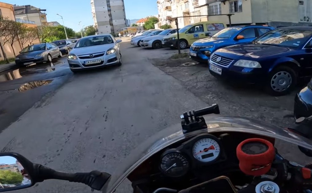 Моторист си навлече критики в мрежата ВИДЕО