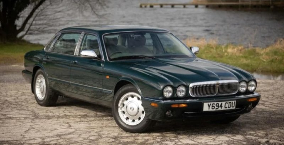 Във Великобритания Jaguar Daimler Majestic от 2001 г. беше изложен