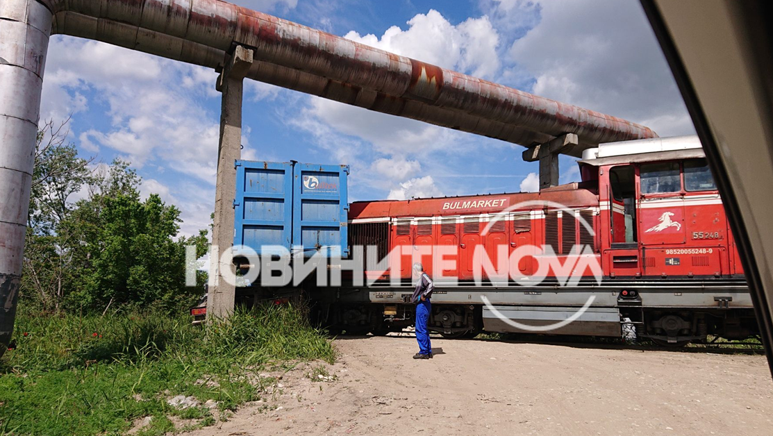 Сблъсък между влак и камион в Пловдив СНИМКА