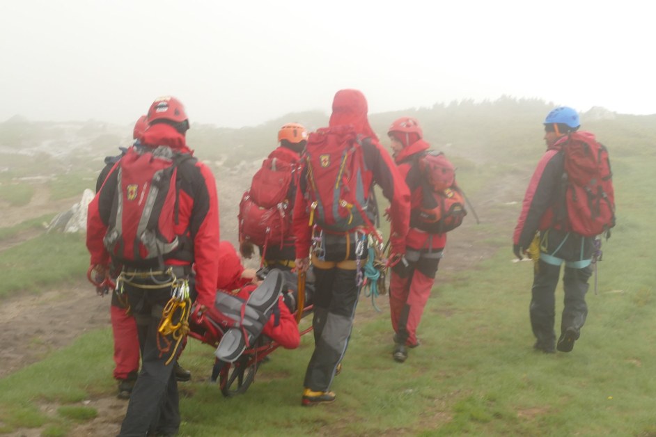 Спасители от ПСС помогнаха на пострадал мъж в планината