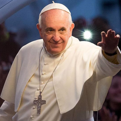Папа Франциск осъди световната оръжейна индустрия като заяви че е