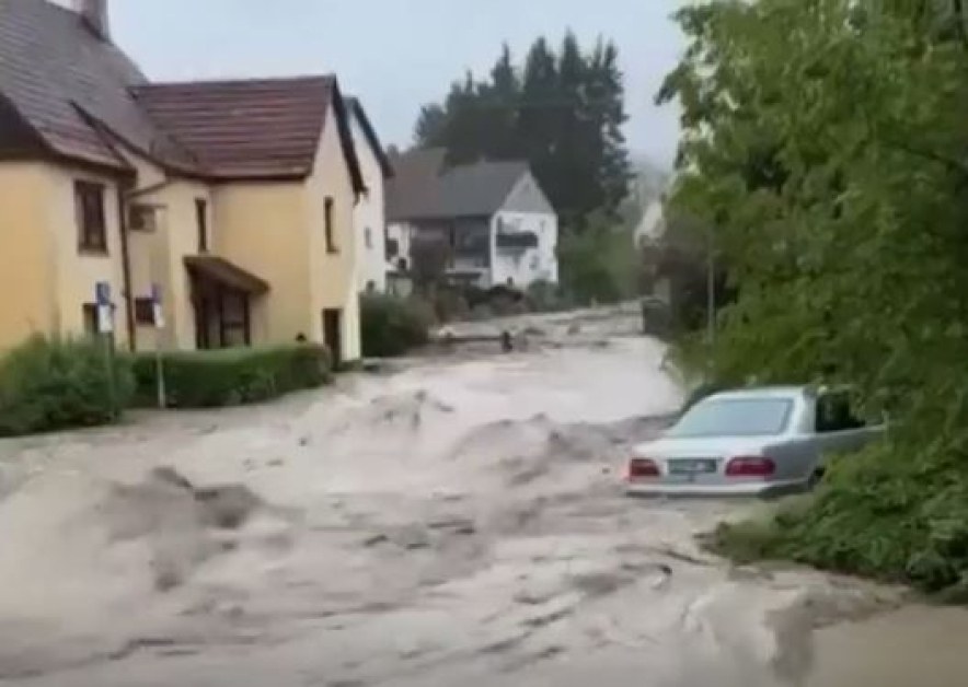 Буря потопи западната част на Германия. В град Бизинген бурята