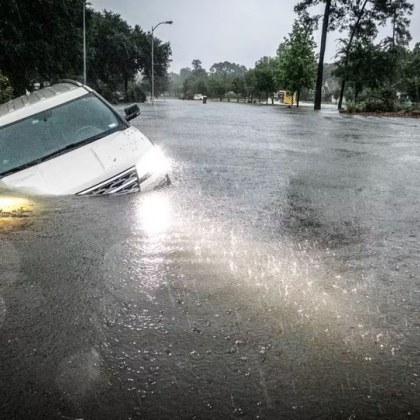Бури предизвикаха нови бедствия в района около американския град Хюстън