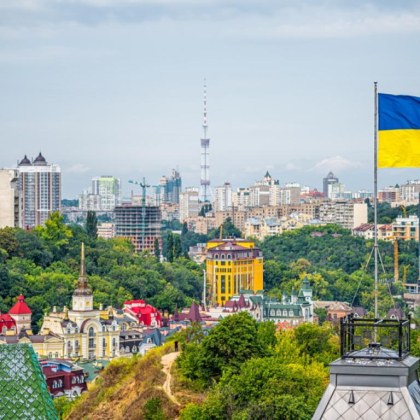 Преди повече от седмица Украйна спря консулските услуги за свои