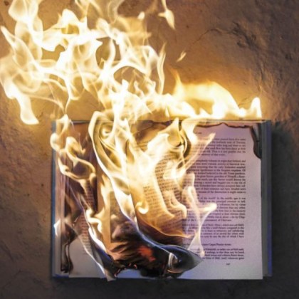 Мъж и жена запалиха копие на Корана в шведския град