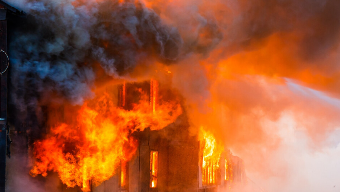 Незагасена цигара подпали къща в Игнатово
