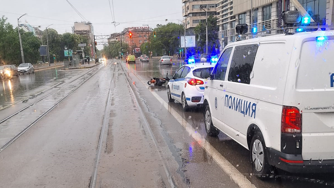 Таксиджия блъсна 14-годишно момче в София СНИМКИ