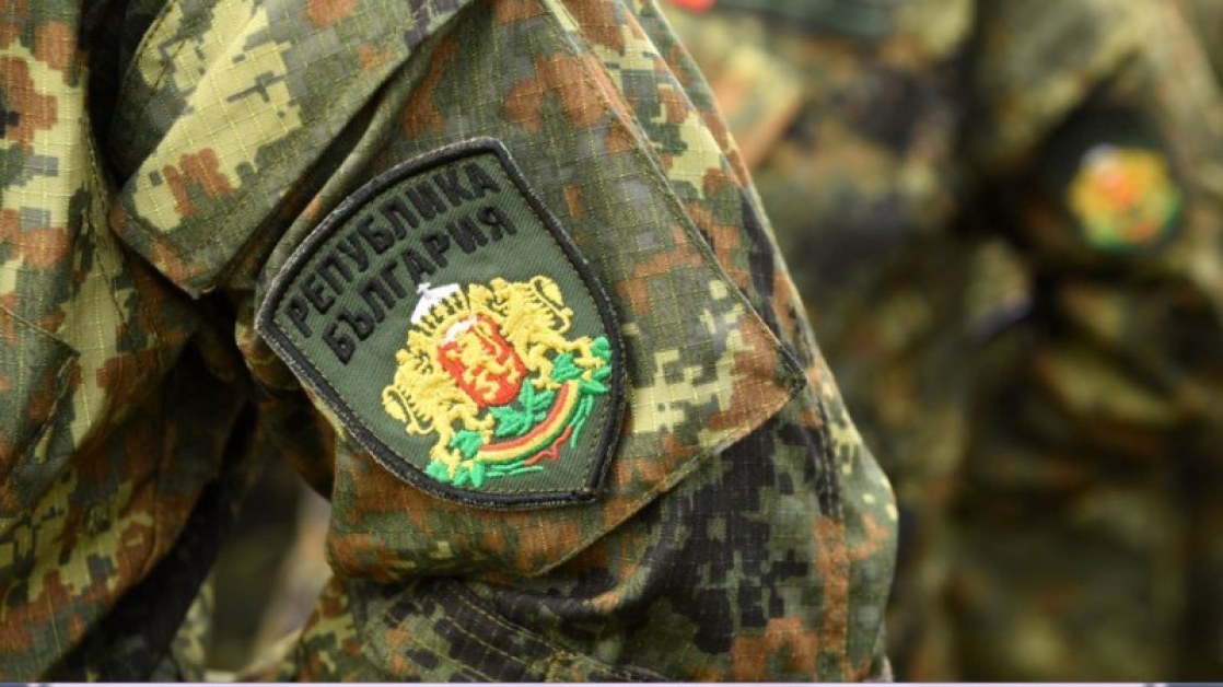 Българската армия продължава да намалява, търсят се военни