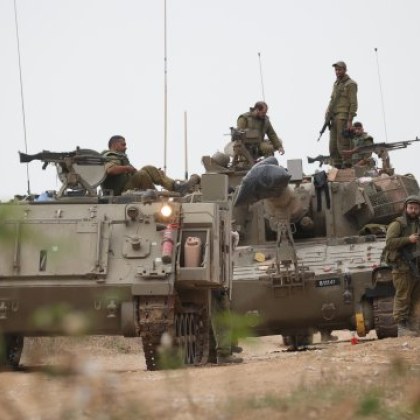 Четирима души бяха убити при израелски удар в село в