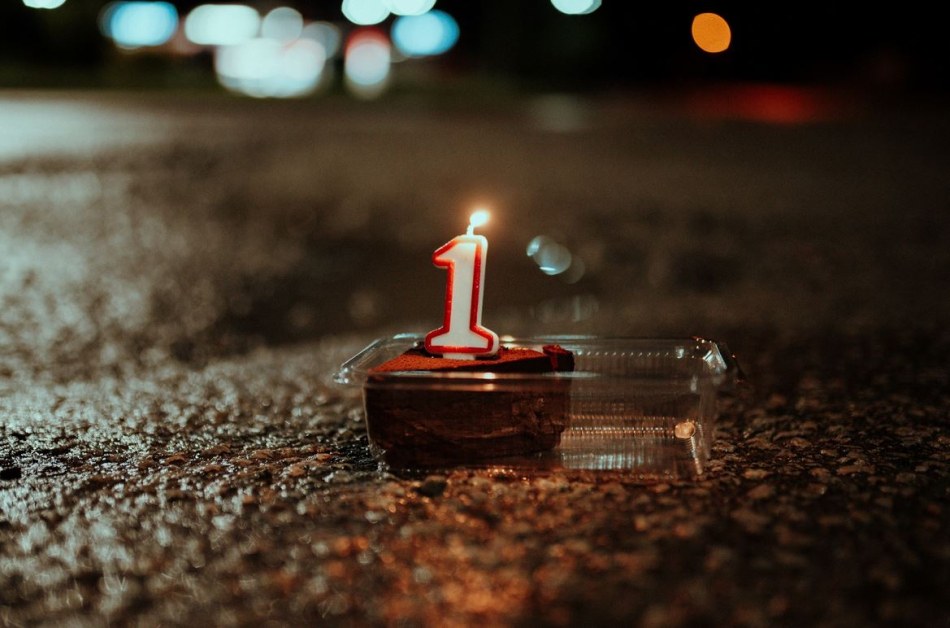 С торта и свещичка: Опразнуваха рождения на родна дупка СНИМКИ