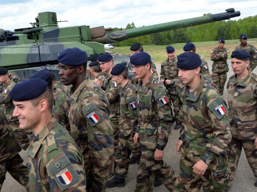 Бивш служител на Пентагона: Франция изпрати войски в Украйна