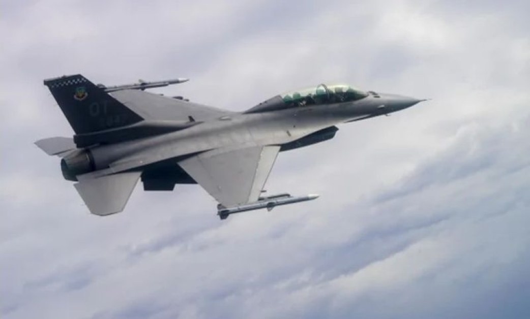 Украйна продължава да чака да започнат доставките на западни изтребители F-16 ,