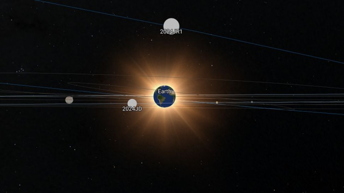 Два астероида с размер на автобус прелитат близо до Земята днес ВИДЕО