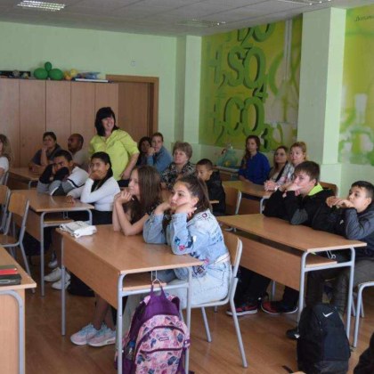 Ученици от СУ Васил Левски за първи път се срещнаха