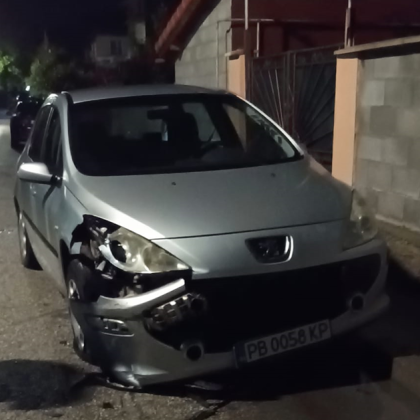 Шофьор е блъснал паркирана кола в Стамболийски и е избягал от мястото