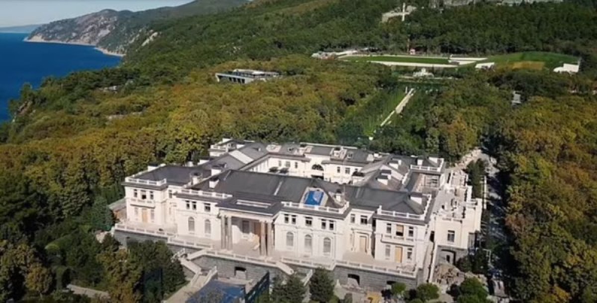 Путин ремонтира имението в Геленджик, изтекоха СНИМКИ