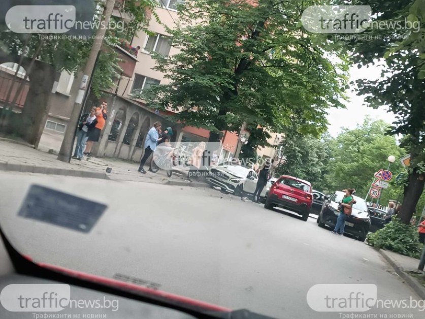 Катастрофа между два автомобила в Пловдив ВИДЕО