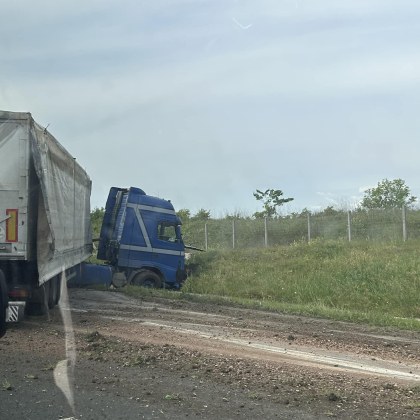 Катастрофа с камион стана на автомагистрала Тракия Превозното средство е