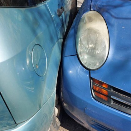 Необикновено паркиране показаха минувачи Случаят е от София и възмущава