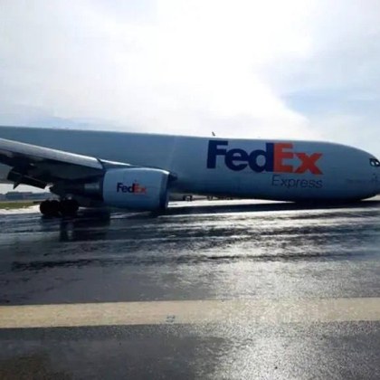 Товарен самолет е направил аварийно кацане на летище Истанбул тази