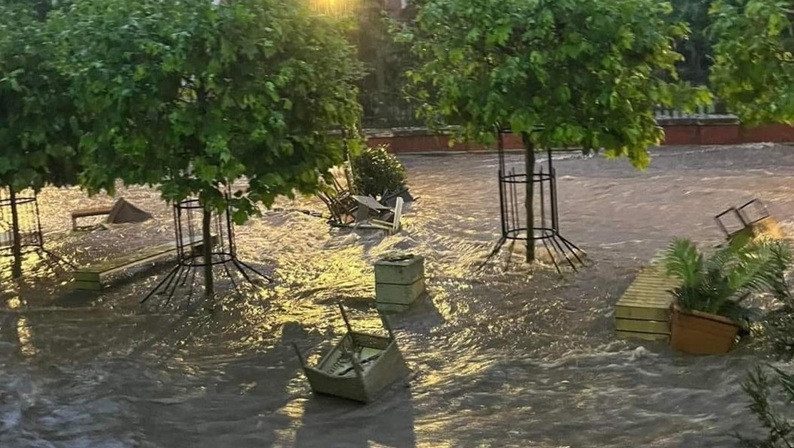 Силната буря в Плевен, за която по-рано GlasNews.bg съобщи, е