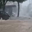 Проливен дъжд наводни улици в Плевен ВИДЕО+СНИМКА